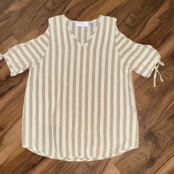 Tan and White Tunic with 3/4 Tie Sleeves with Cutouts on sleeves - Picture 4 of 5